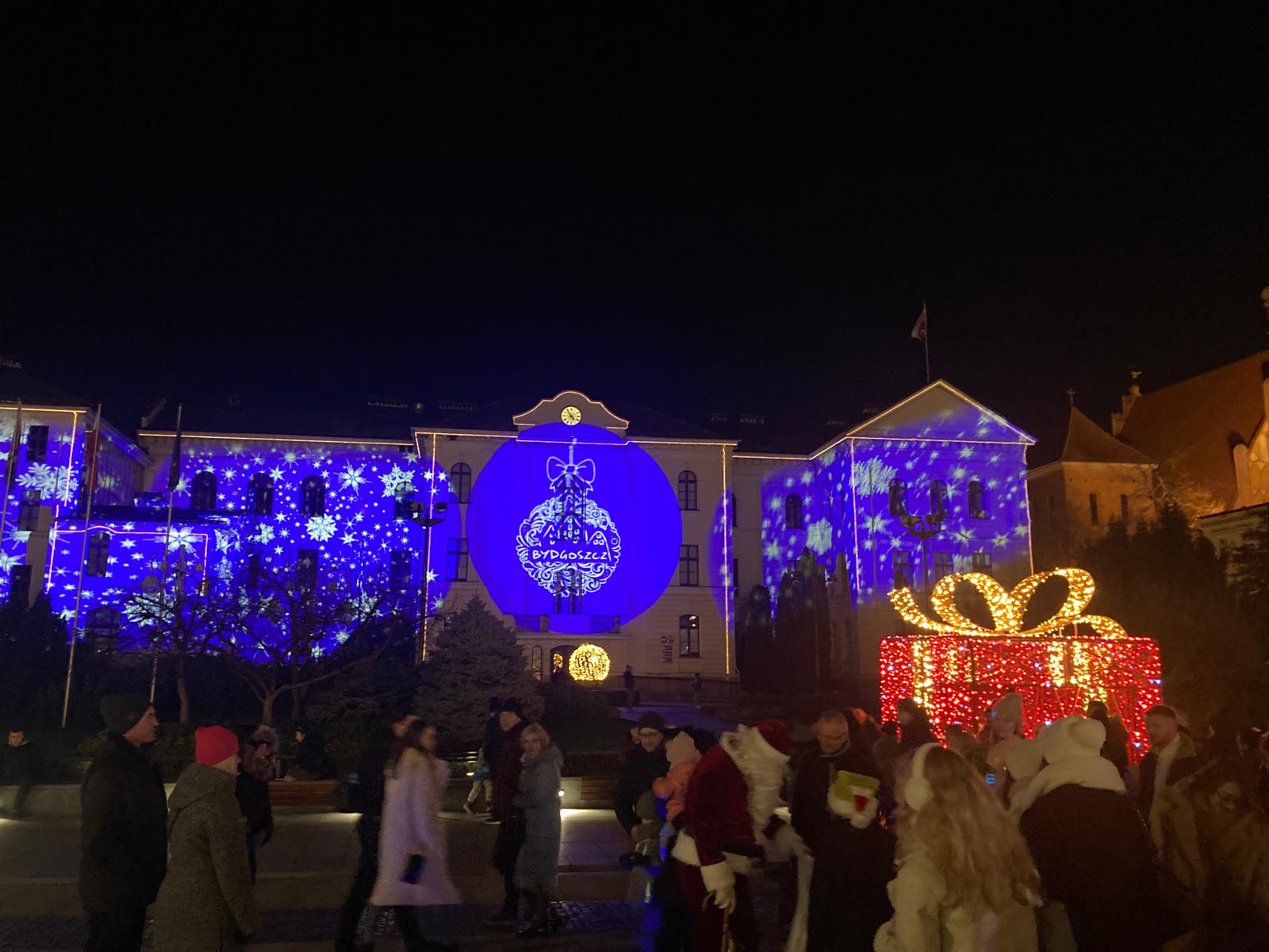 Bydgoszcz Christmas market lights crowds — Two for the Row'd
