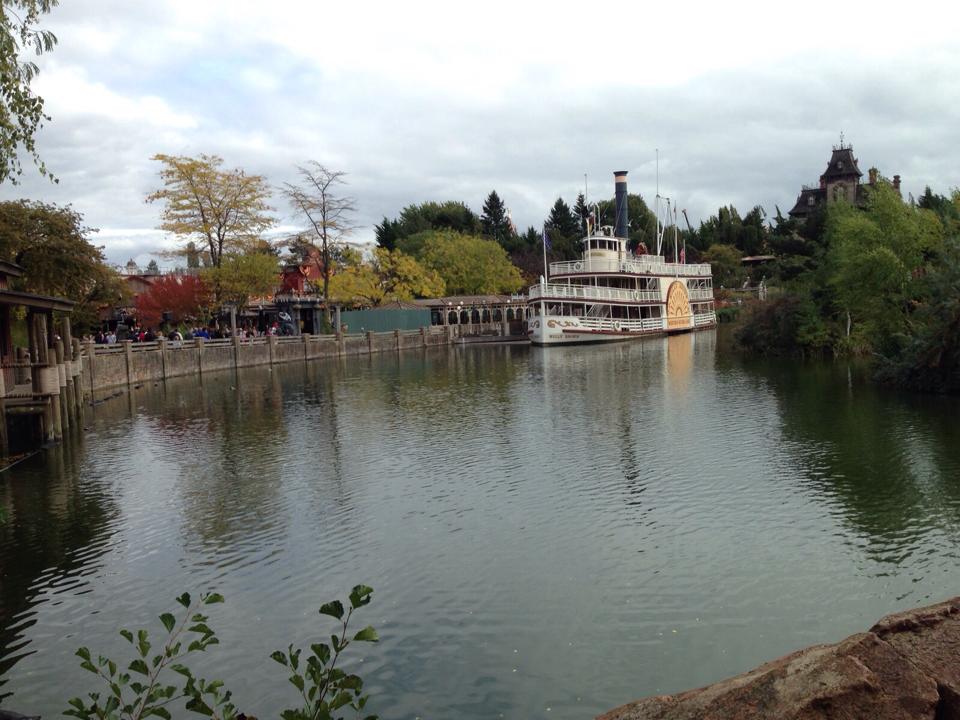 Waterfront scenery at Disneyland Paris