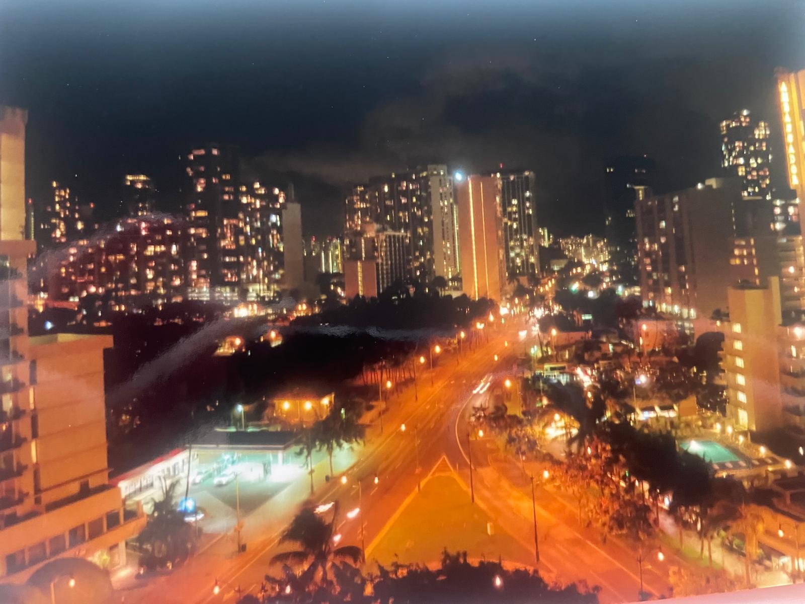 Honolulu nightlife — Two for the Row'd