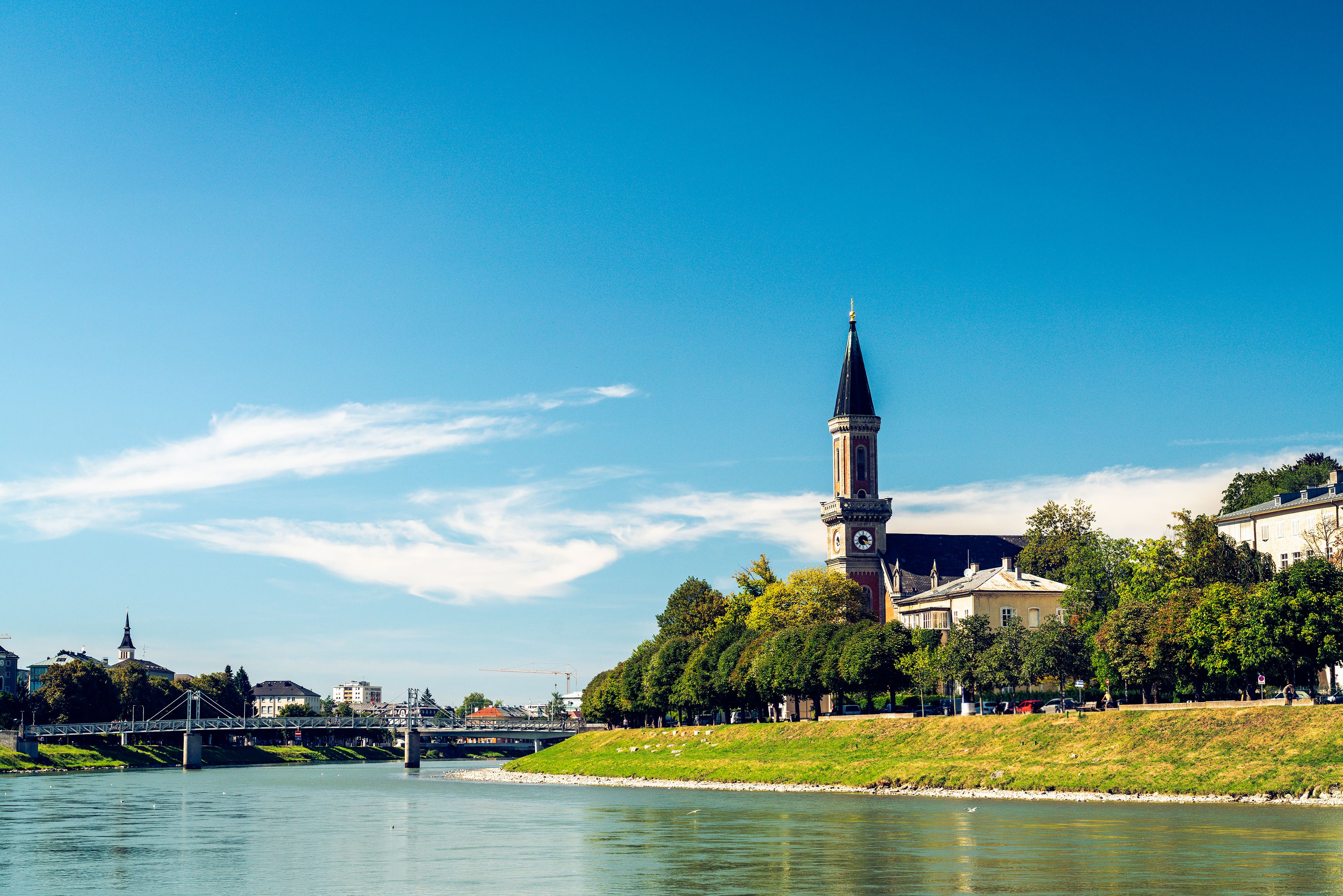 Linz Hauptplatz square and Danube