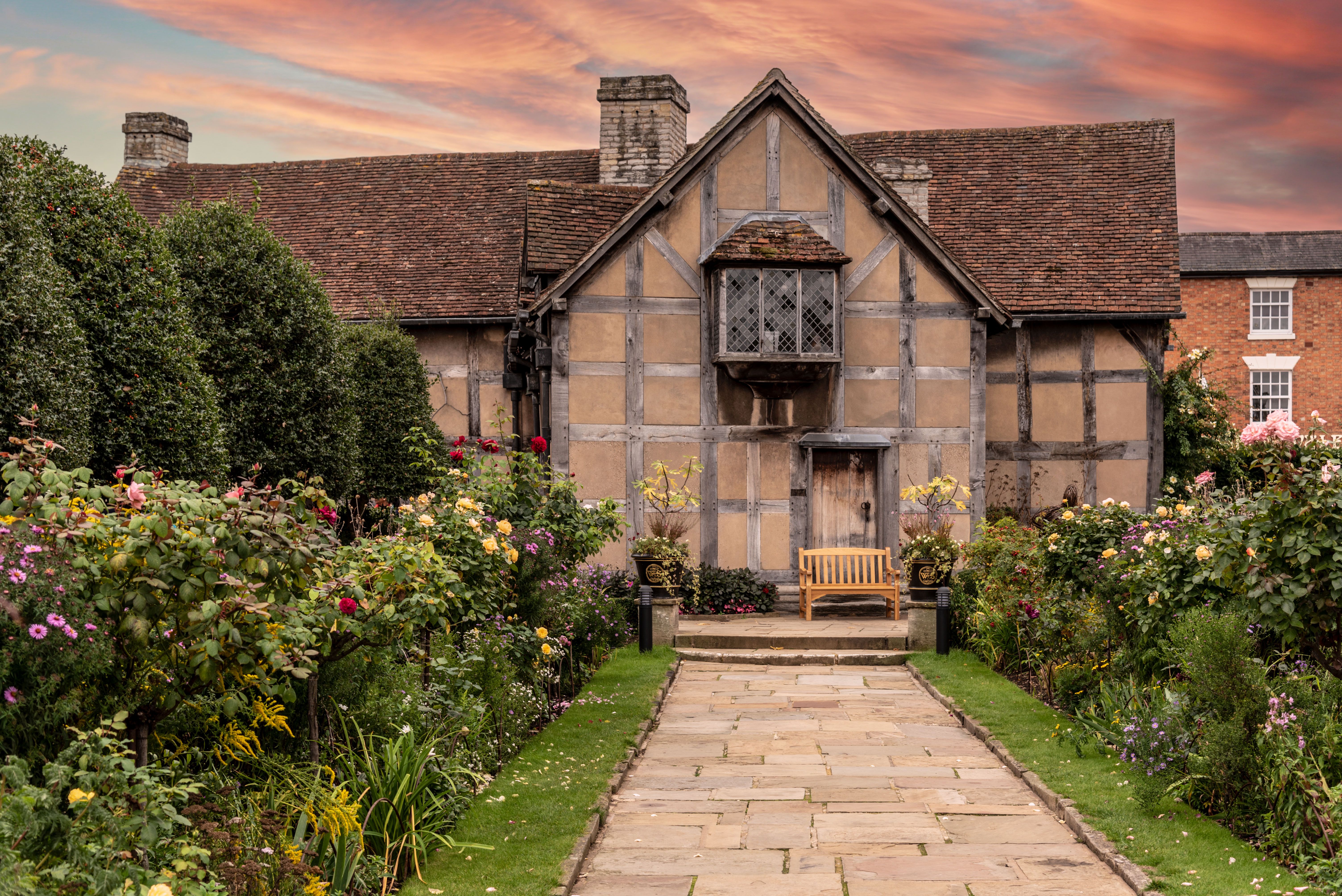 Stratford-upon-Avon historic cottages — Two for the Row'd