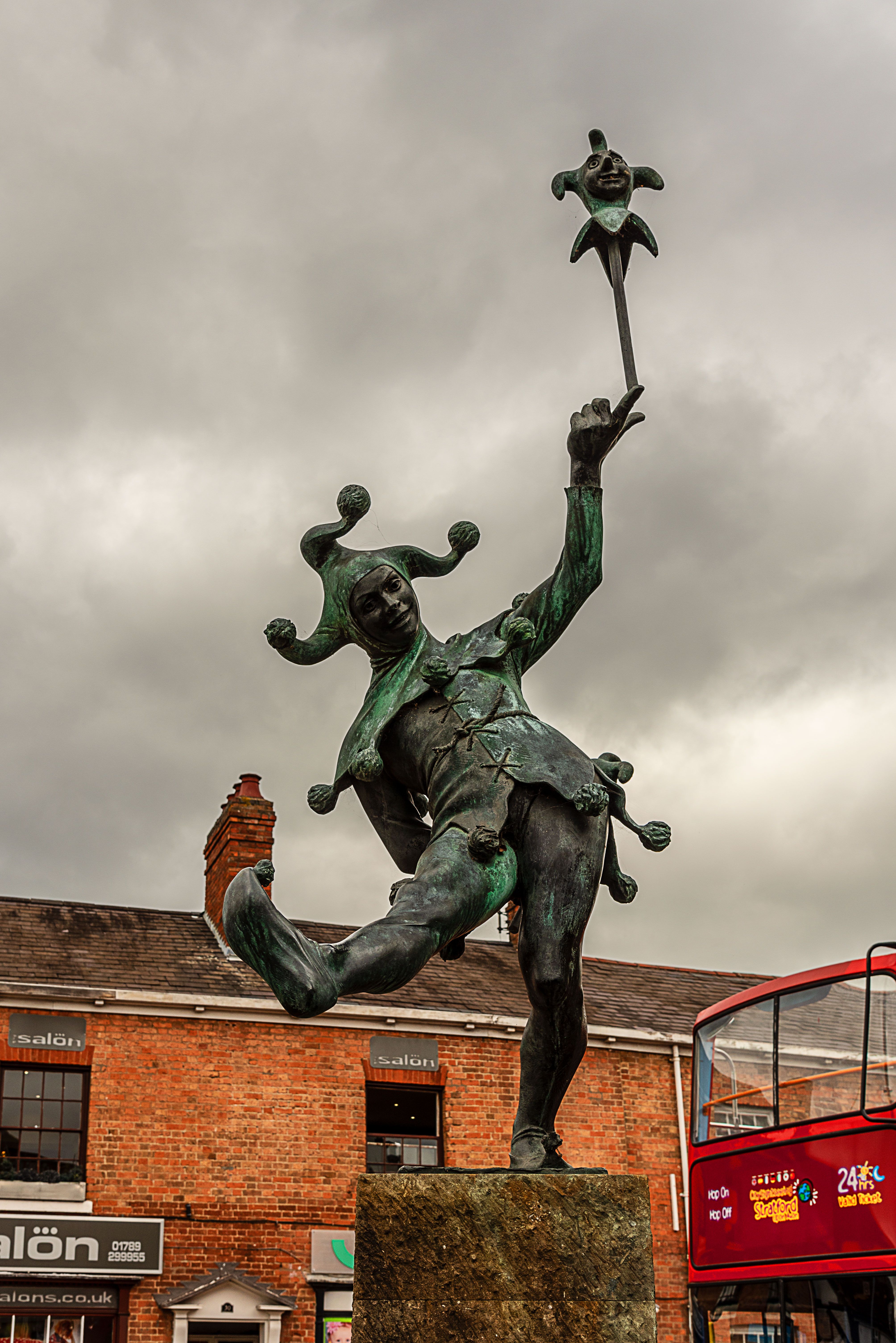 Stratford-upon-Avon statue and town — Two for the Row'd