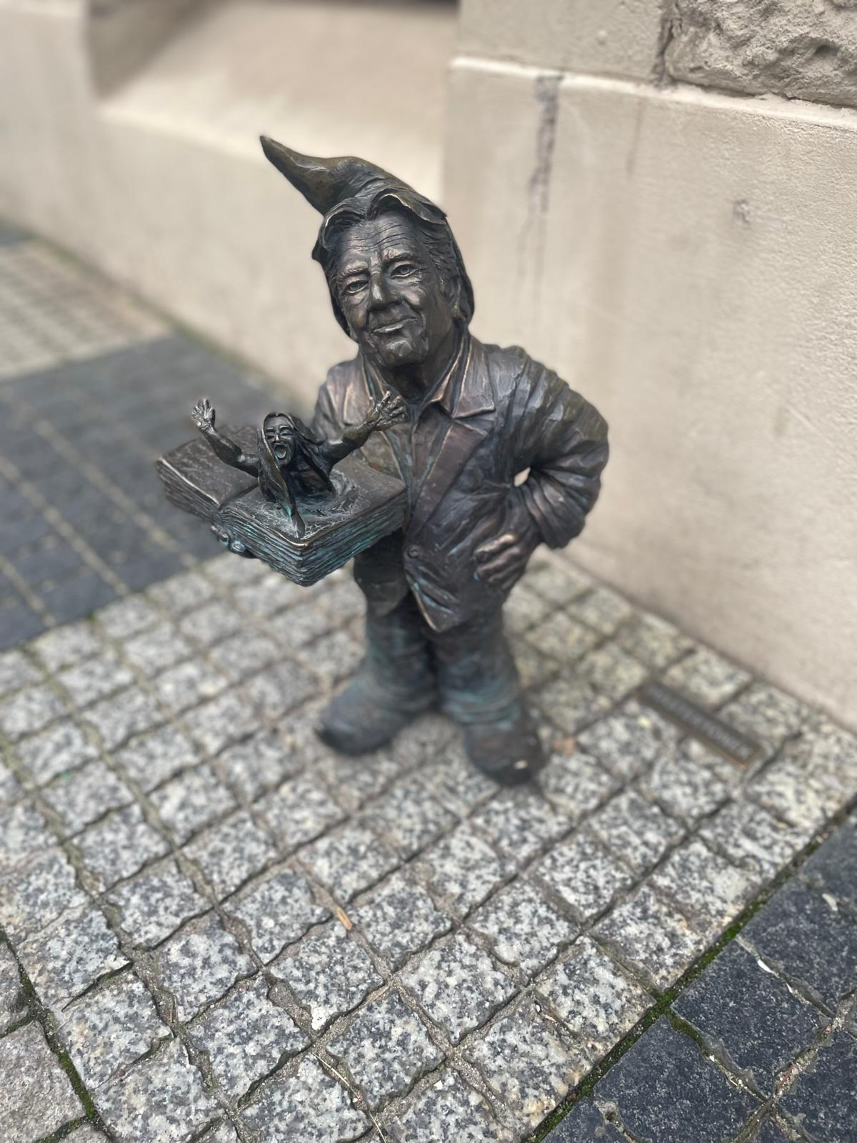 Wrocław dwarf gnome statue — Two for the Row'd