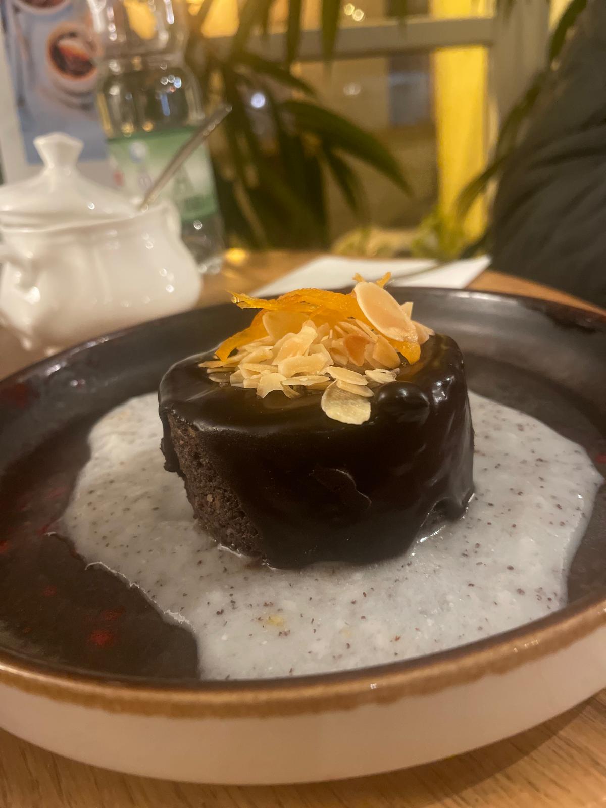 Wrocław golden fountain — Two for the Row'd